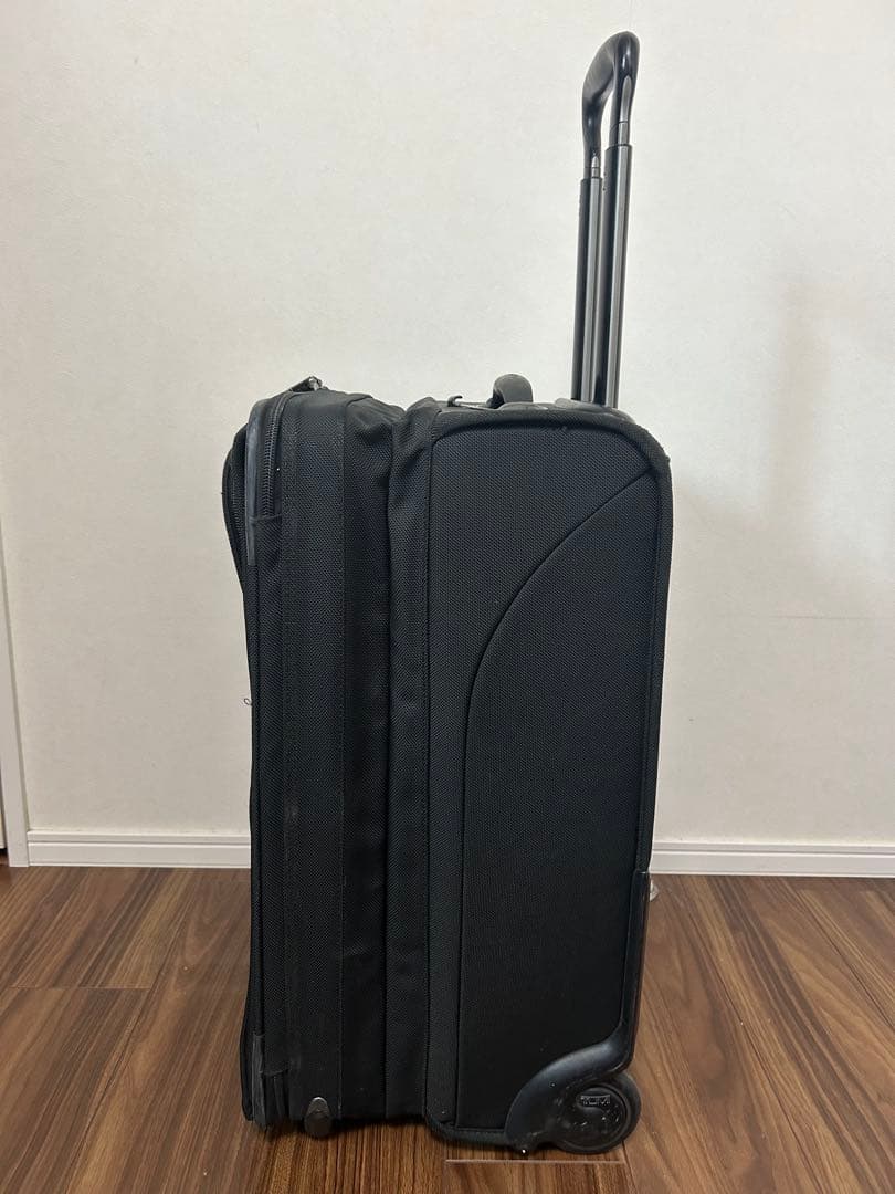 TUMI ブラック キャリーケース 機内持ち込み