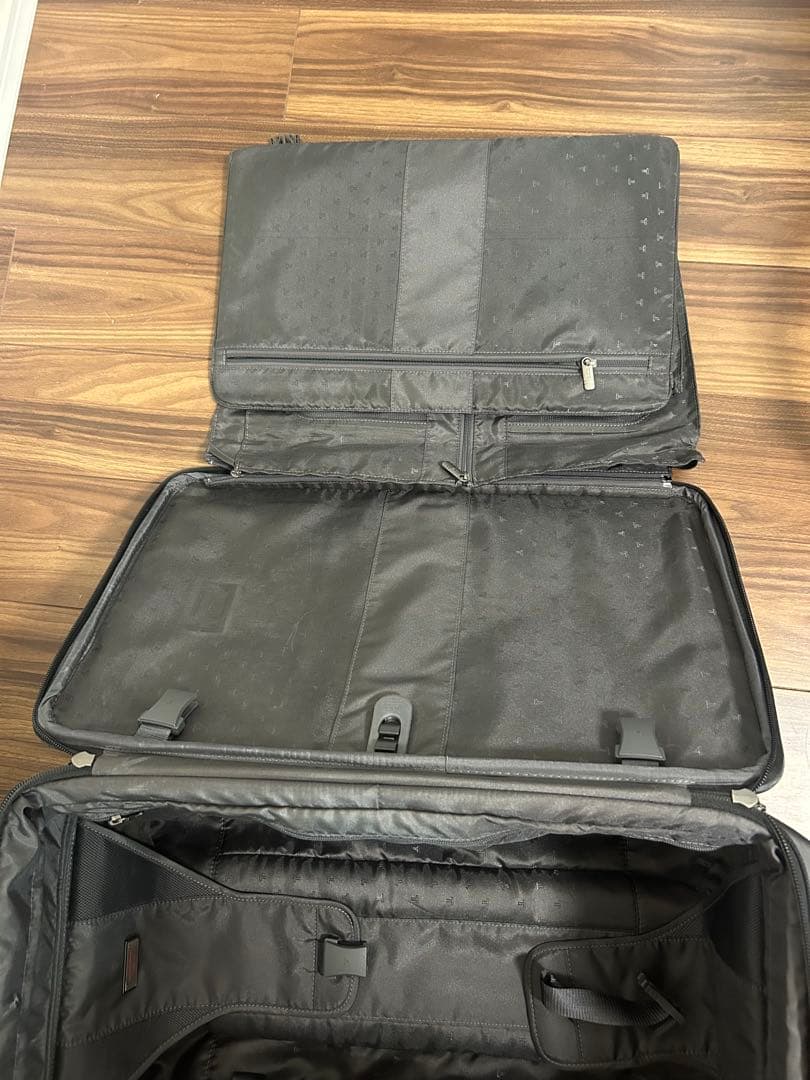 TUMI ブラック キャリーケース 機内持ち込み