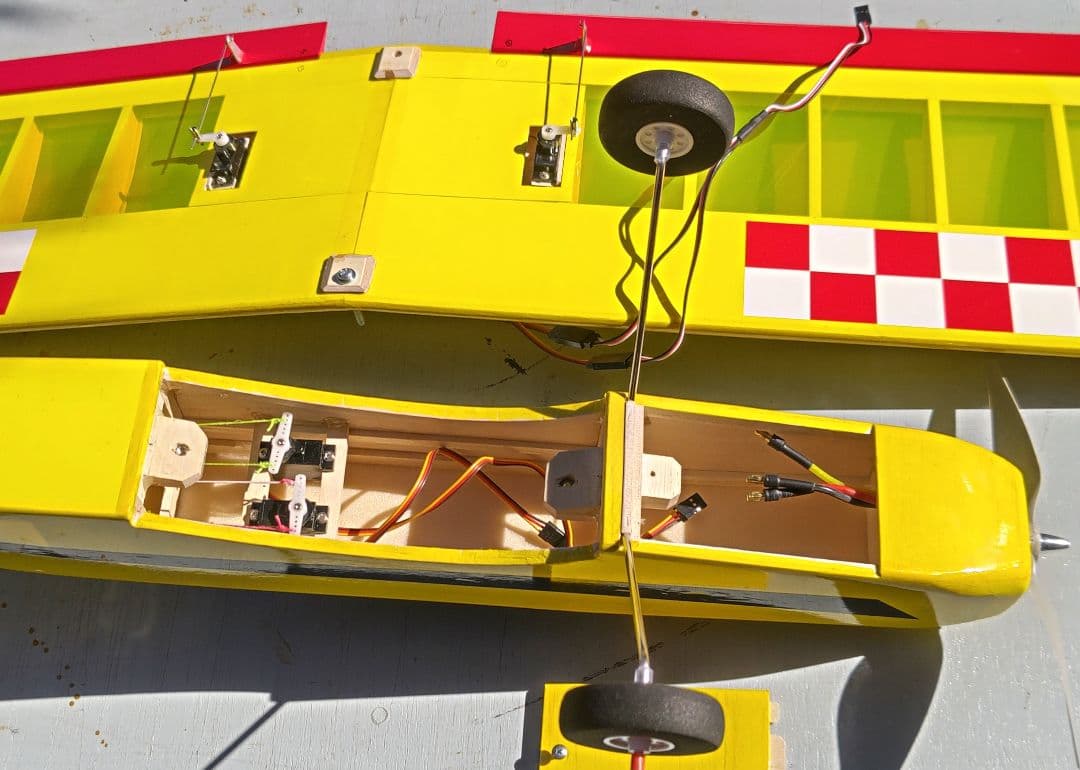 電動ラジコン飛行機