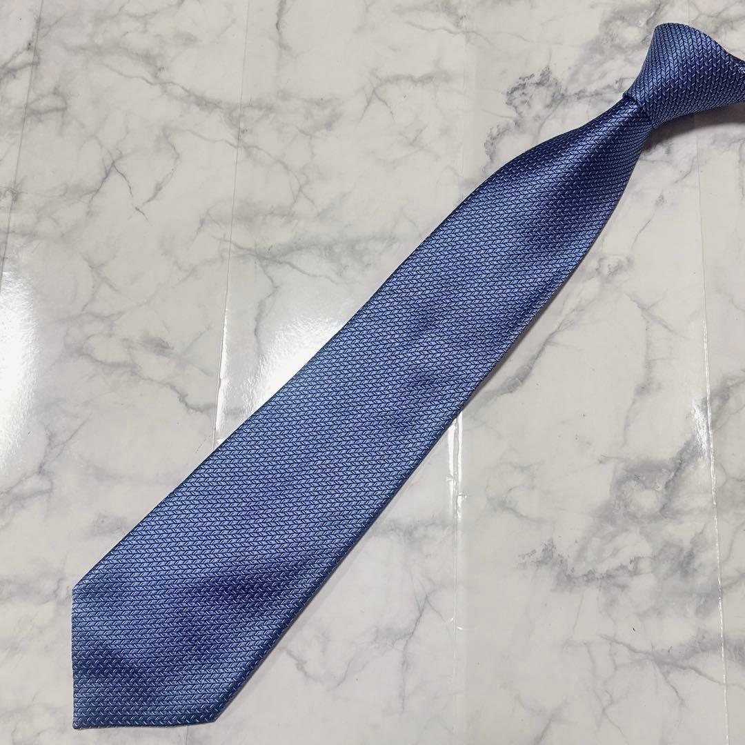 【未使用に近い】エルメネジルド・ゼニア　光沢　ネクタイ　ブルー　高級