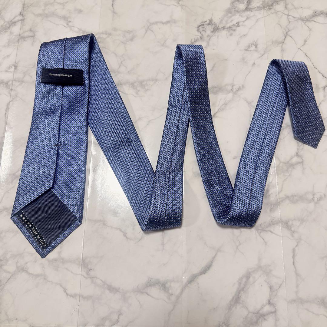 【未使用に近い】エルメネジルド・ゼニア　光沢　ネクタイ　ブルー　高級