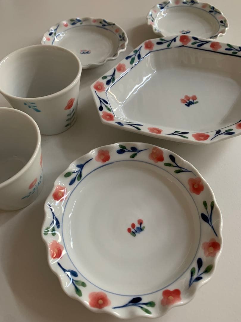 花柄食器セット 八角形皿とカップ付き