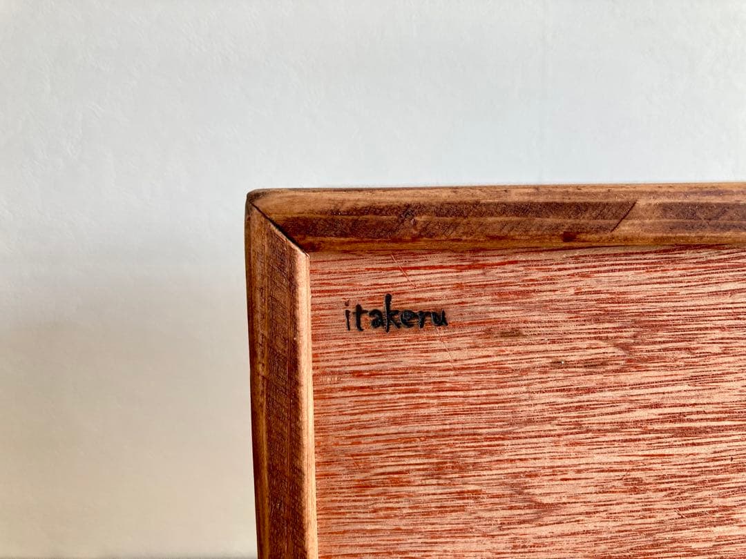 アンティーク調 ワインレッド 横長キャビネット 重厚感 エレガント