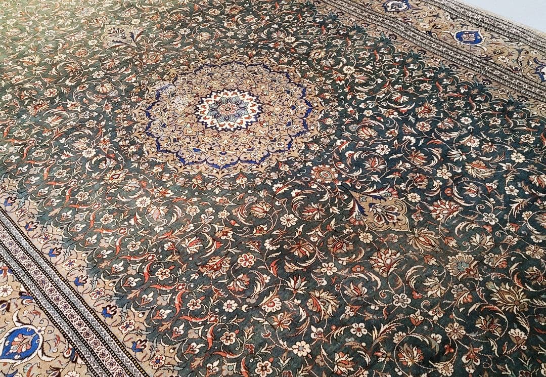 ペルシャ絨毯本物手織り保証シルクバフラーミ工房30%割引195cm×127cm