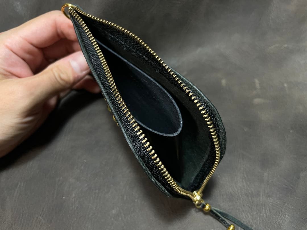 アイアンクロス　スタッズ　レザー　ケース　HTC calee schott