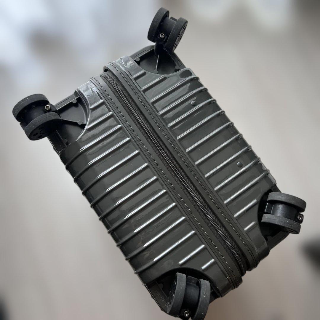 RIMOWA リモワ ESSENTIAL キャビン グレーグロス 機内持ち込み可