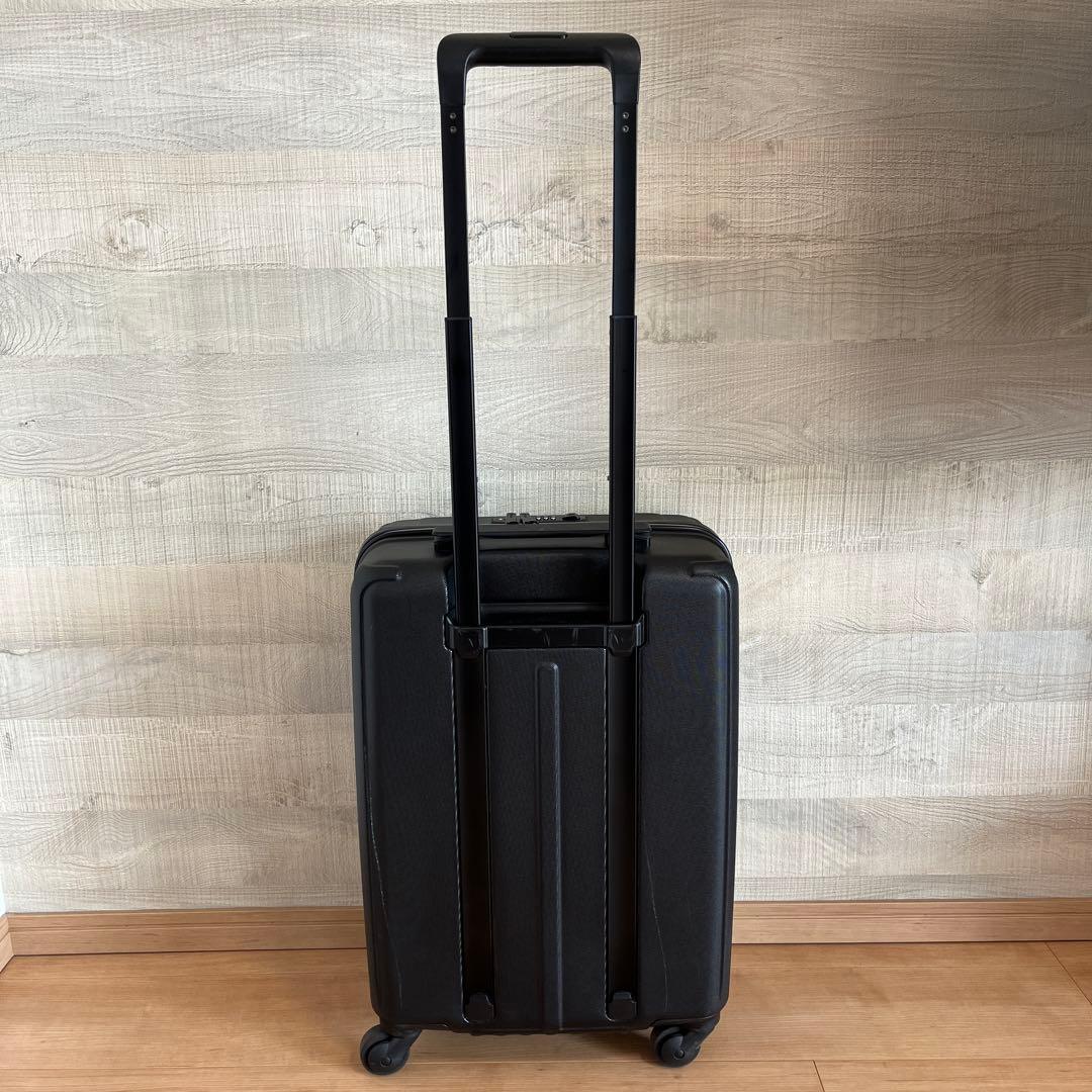 BRIEFING ブラック キャリーケース TSAロック付き(37リットル)