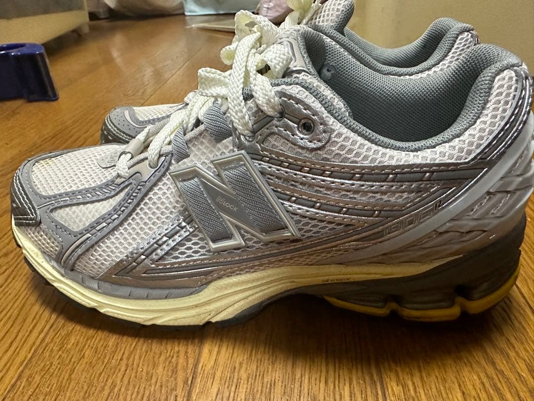 靴 New balance1906R