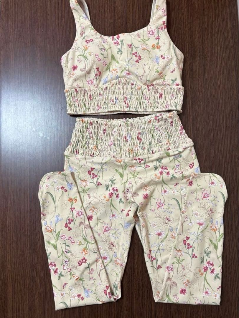 【SUKALA】LAVA 美品　ボタニカルシャーリング 花柄セットアップ M