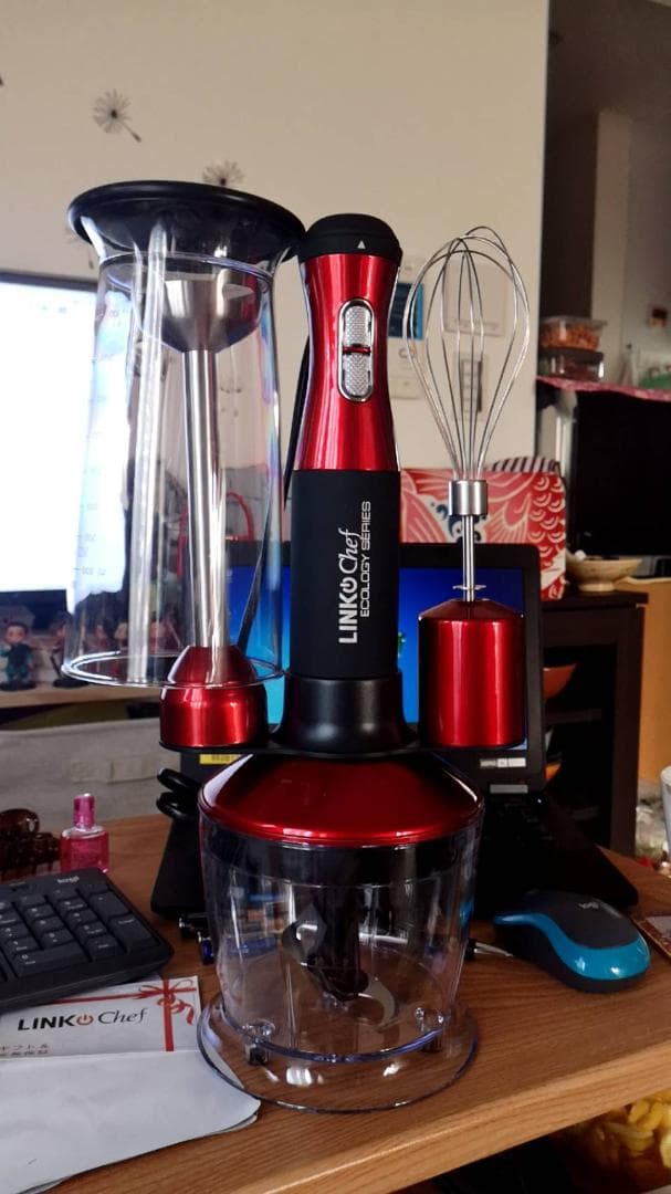 赤色の多機能ハンドブレンダー　1台5役