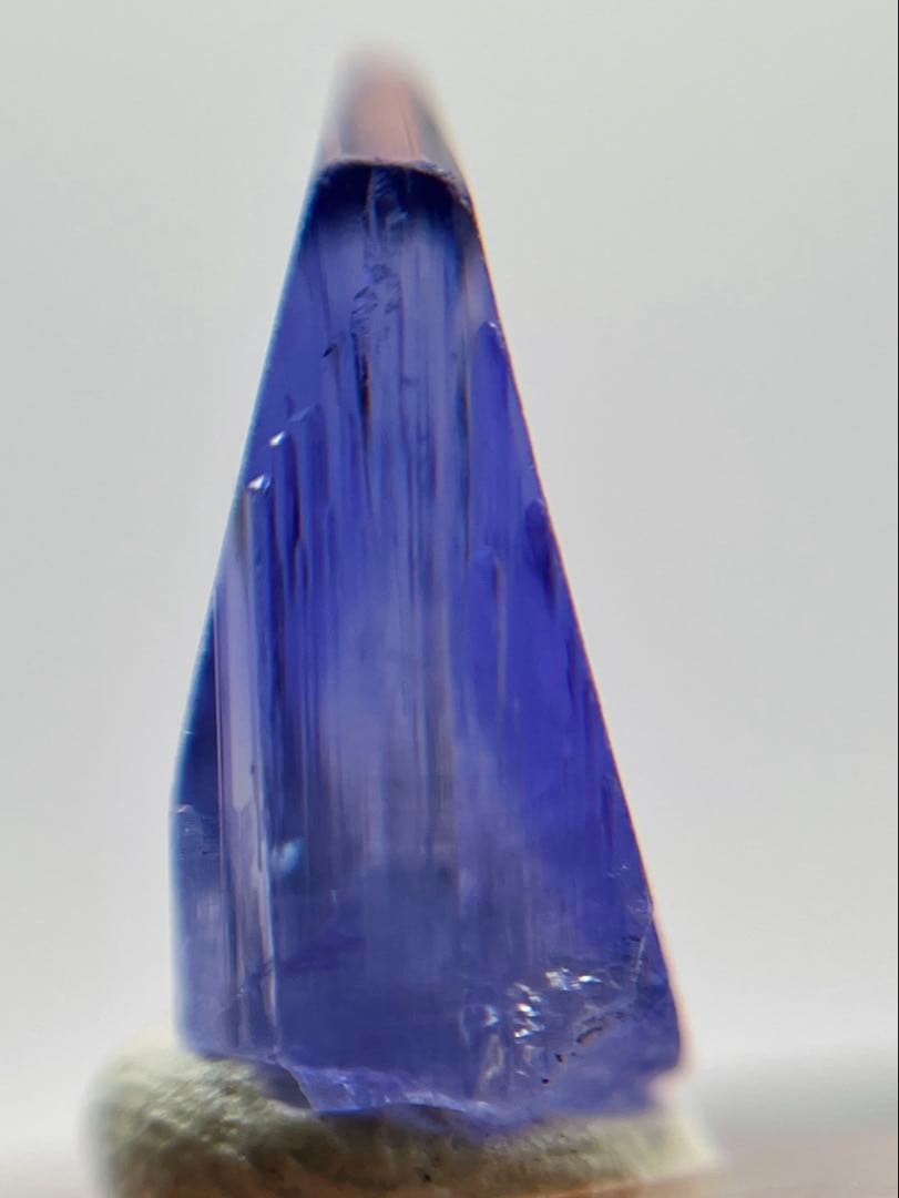 非加熱　高透明タンザナイト　鉱物標本