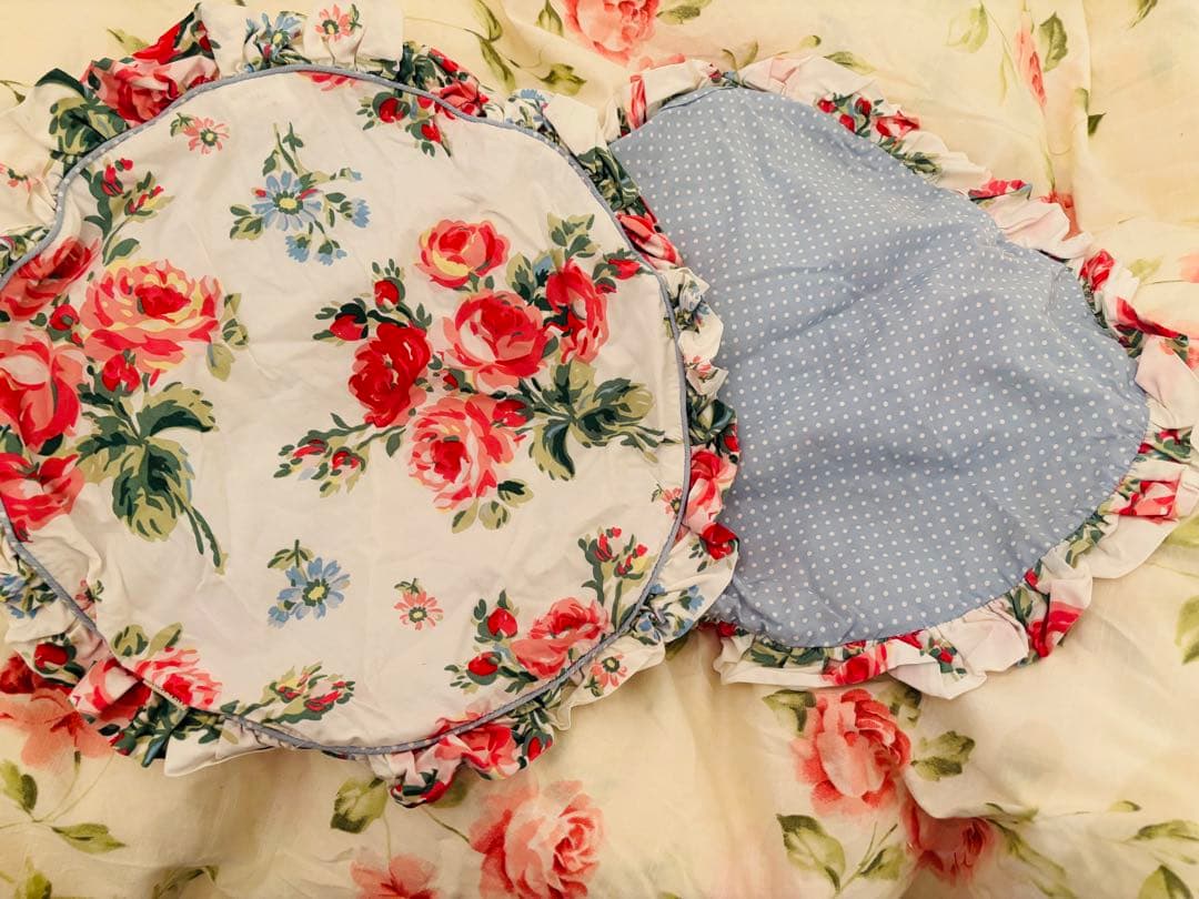 ローラアシュレイ　ラウンドクッションカバー２枚