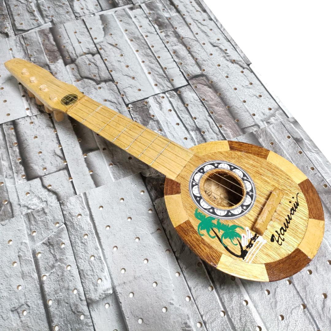 ココナッツ型の ウクレレ オーナメント ♪ハワイで購入しました