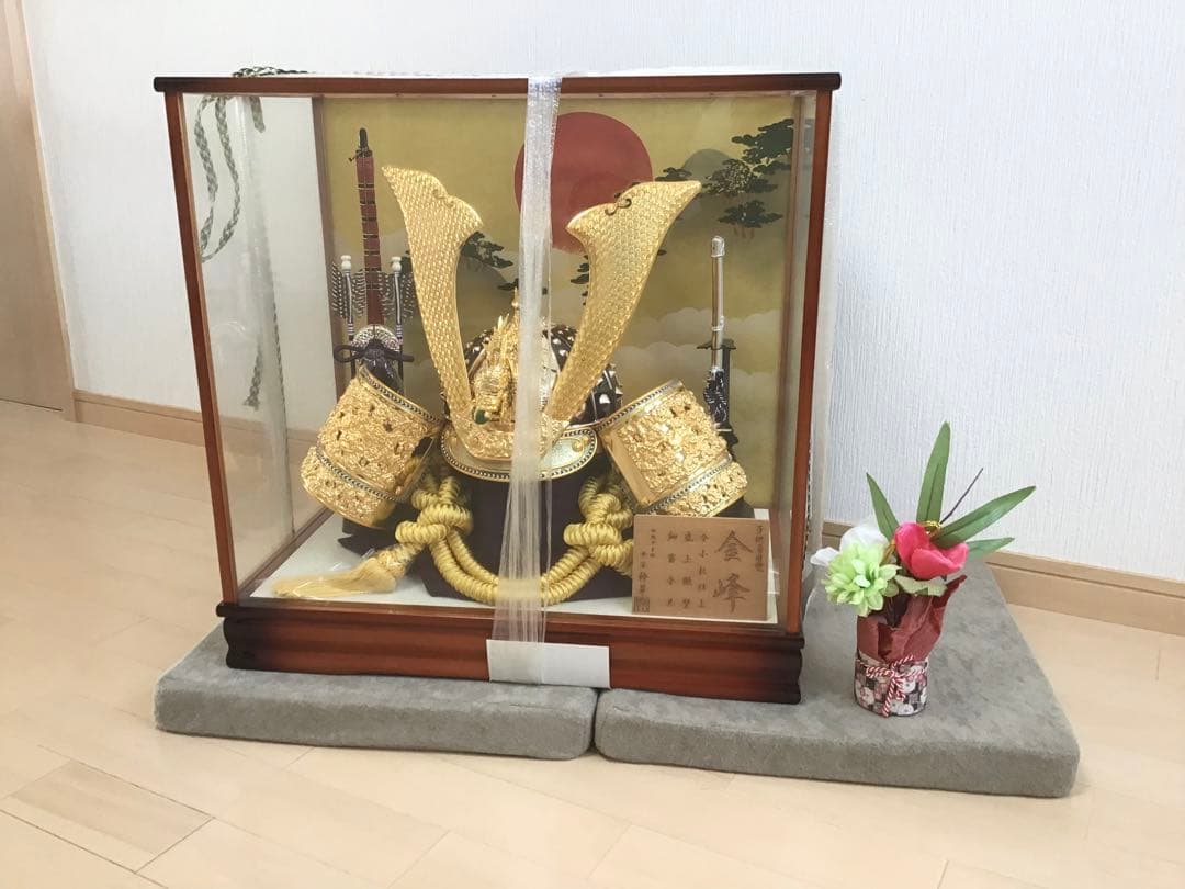 【 兜飾り】　匿配　送込