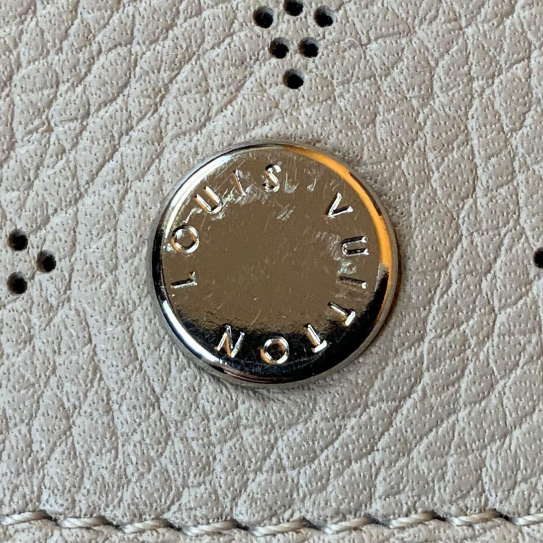 【美品】ルイヴィトン マヒナ ポルトフォイユイリスコンパクト 財布