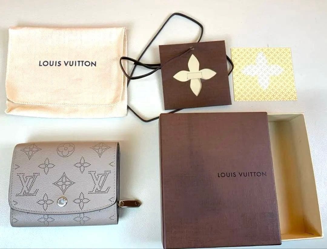 【美品】ルイヴィトン マヒナ ポルトフォイユイリスコンパクト 財布