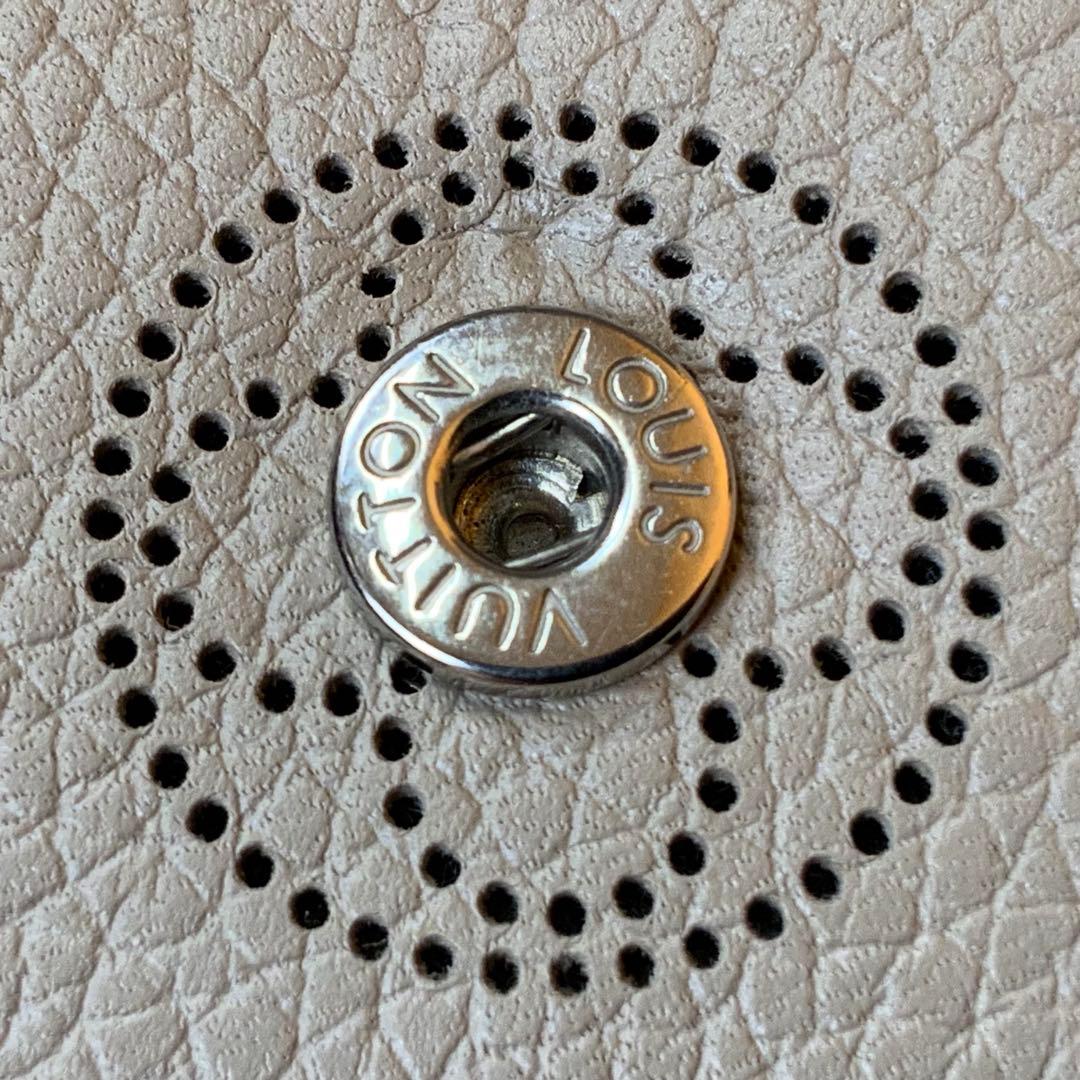 【美品】ルイヴィトン マヒナ ポルトフォイユイリスコンパクト 財布