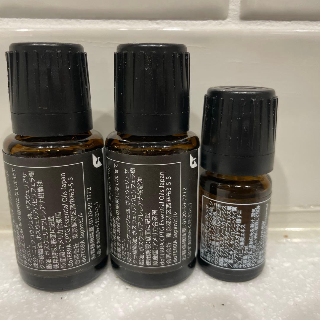 ドテラ　doTERRAフランキンセンス15ml ２本ホリデーラブ5ml1本