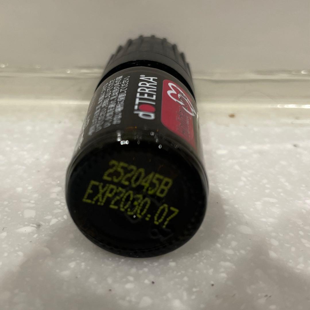 ドテラ　doTERRAフランキンセンス15ml ２本ホリデーラブ5ml1本