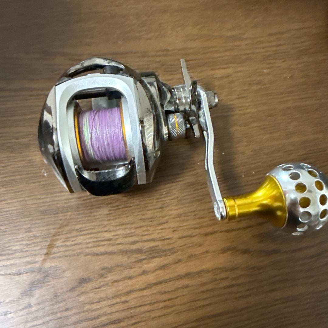 ベイトリール シルバー/ゴールド 糸付き