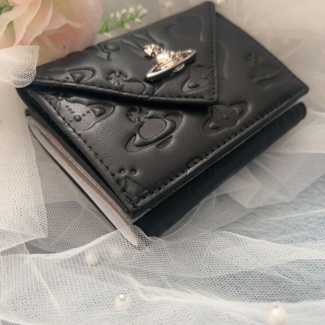 Vivienne Westwoodブラック 三つ折り財布 エンボス加工