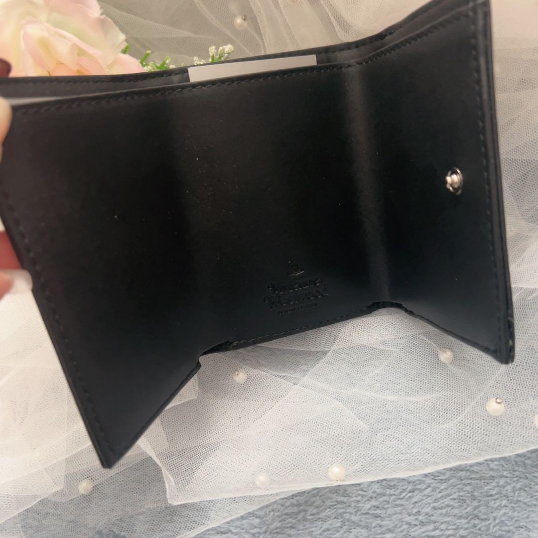 Vivienne Westwoodブラック 三つ折り財布 エンボス加工