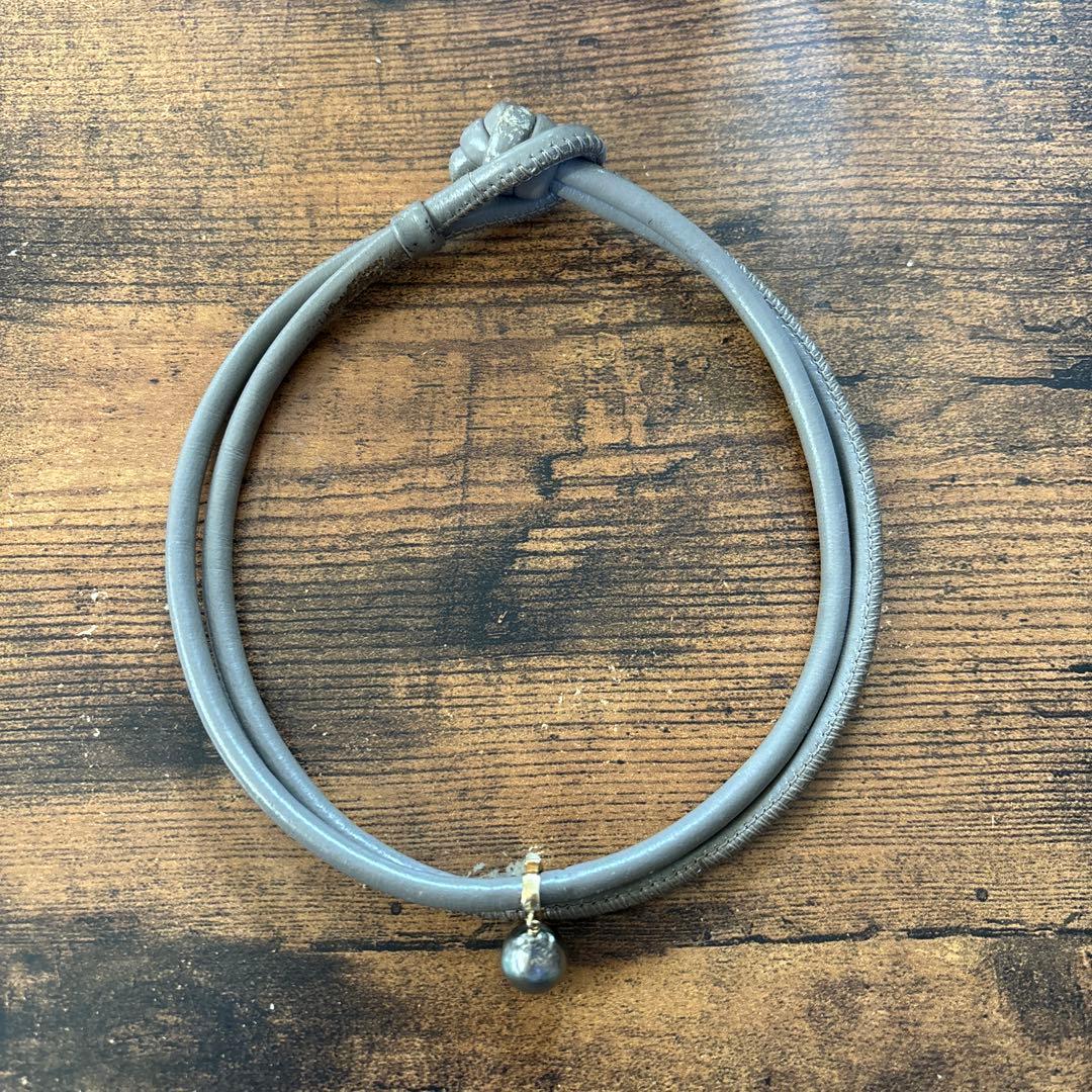 MIZUKI グレー レザー ブレスレット/ネックレス