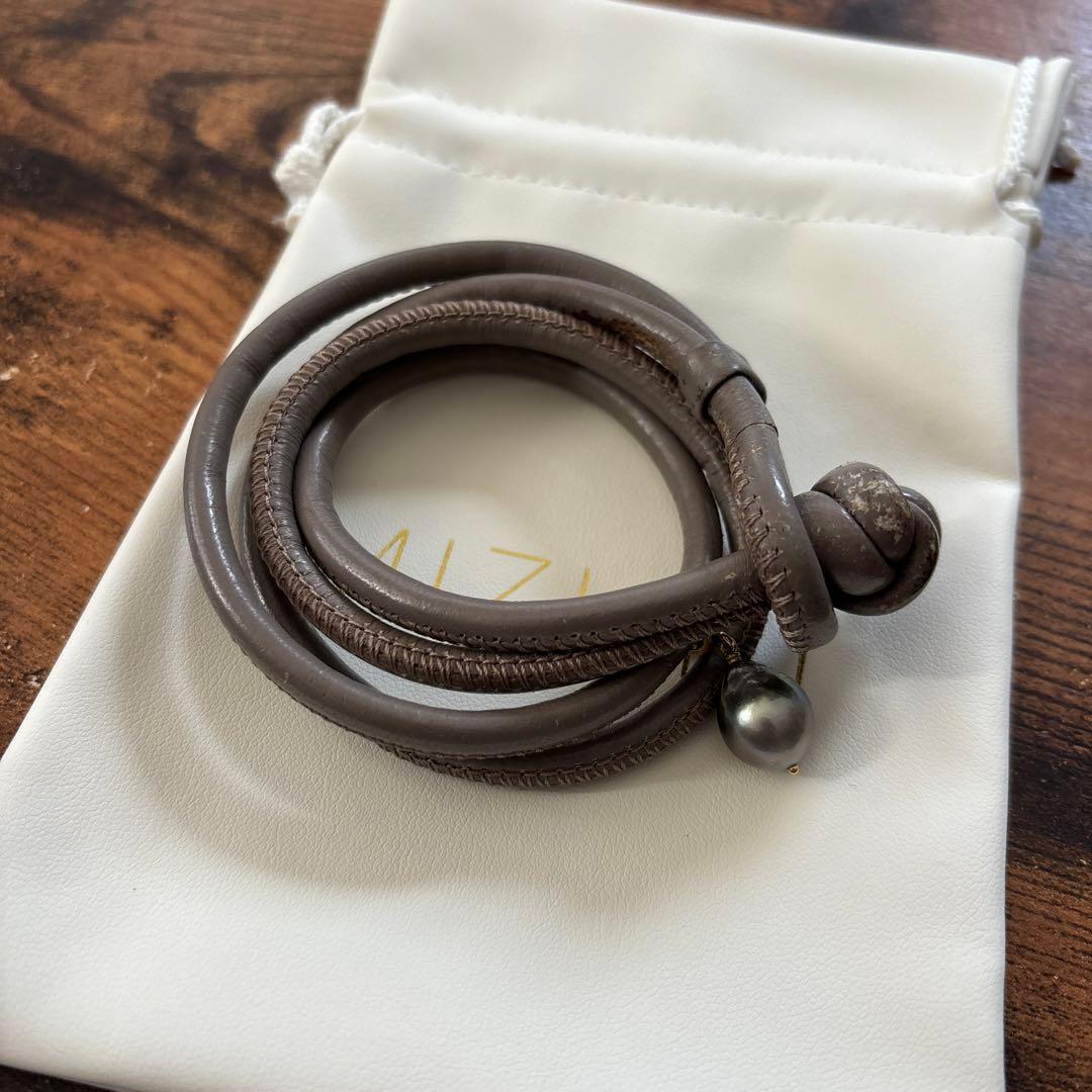 MIZUKI グレー レザー ブレスレット/ネックレス