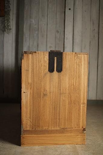味のある木製の引き出し2段　チェスト　桐箪笥　昭和レトロ　タンス　古家具　古民家
