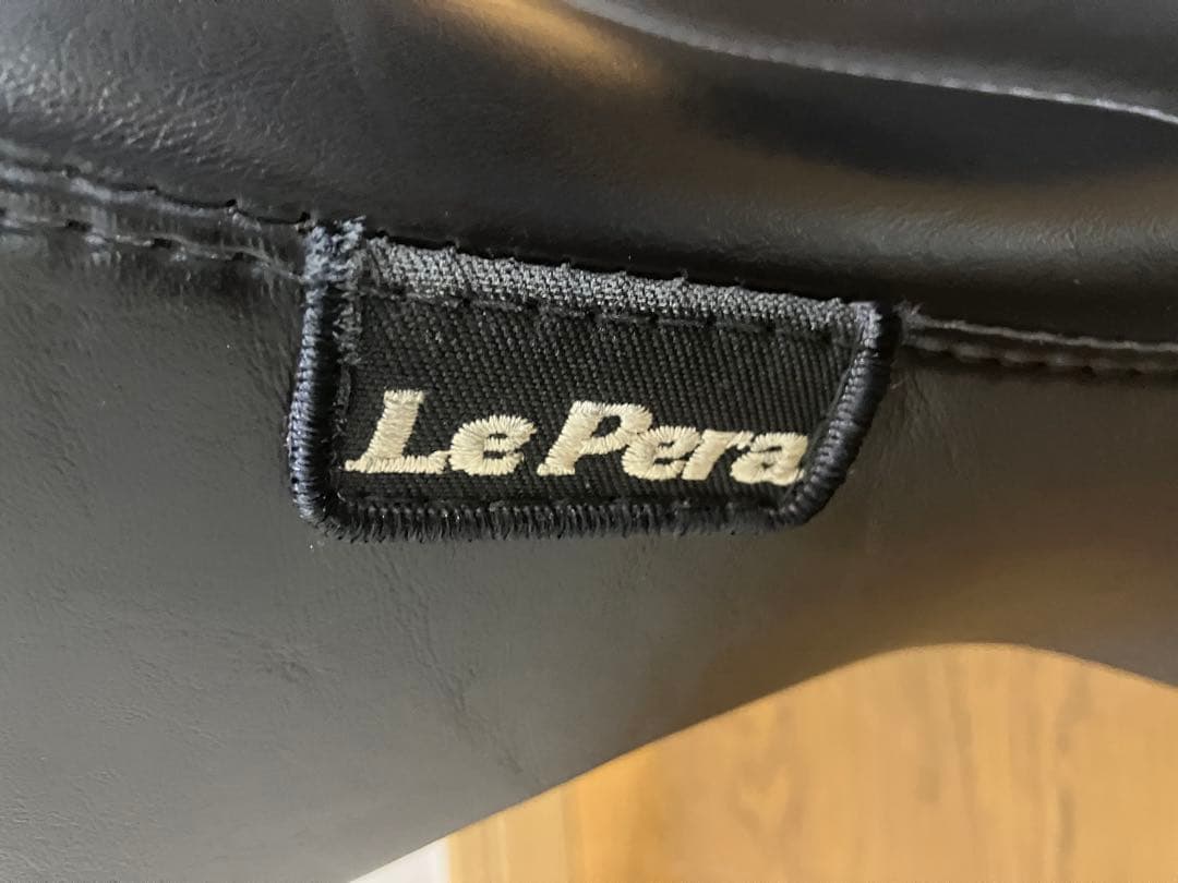 ラペラ　Le Pera ハーレー　ソフテイル　ソロシート　FXST FLST