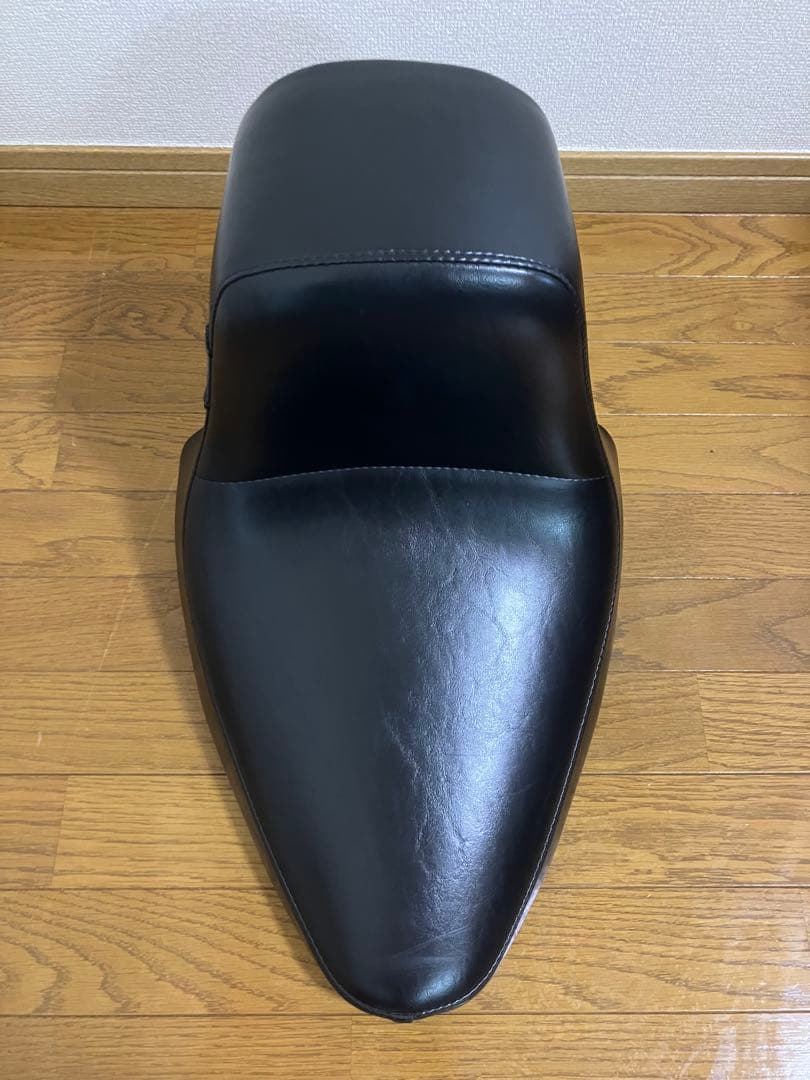 ラペラ　Le Pera ハーレー　ソフテイル　ソロシート　FXST FLST