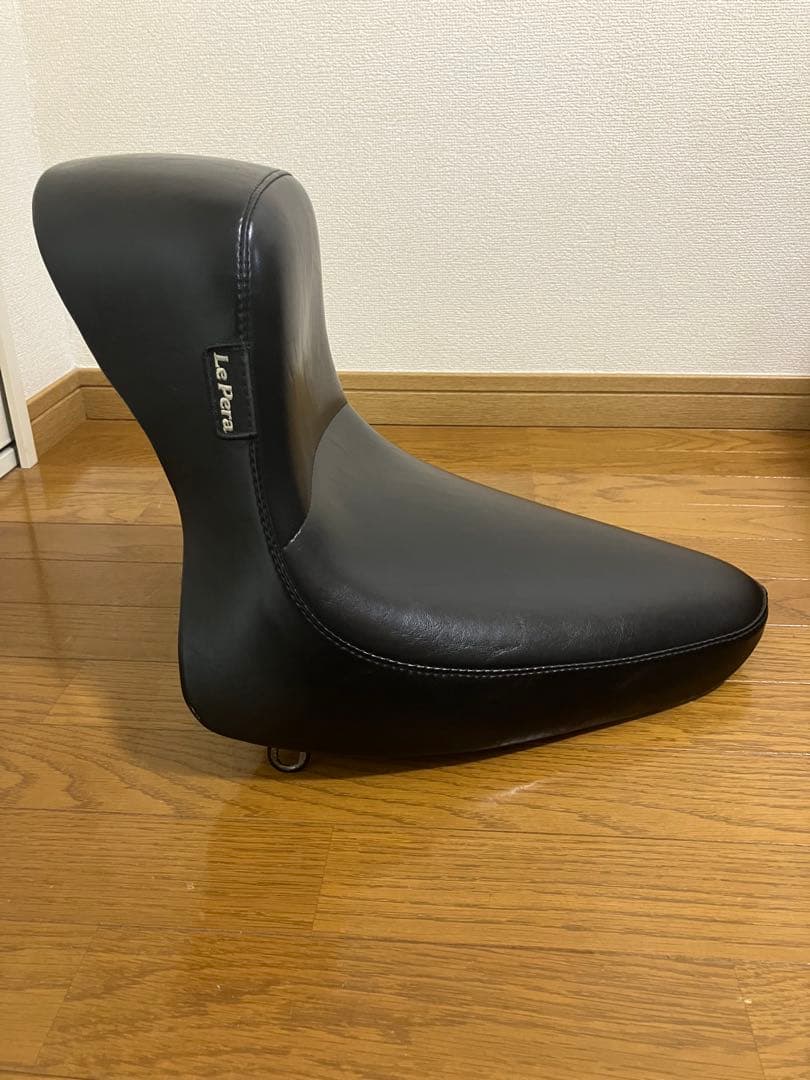 ラペラ　Le Pera ハーレー　ソフテイル　ソロシート　FXST FLST