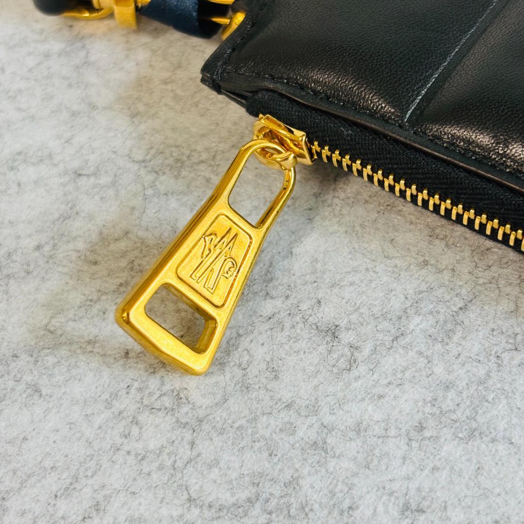 モンクレール ミニ財布 ケース ストラップ 黒　MONCLER