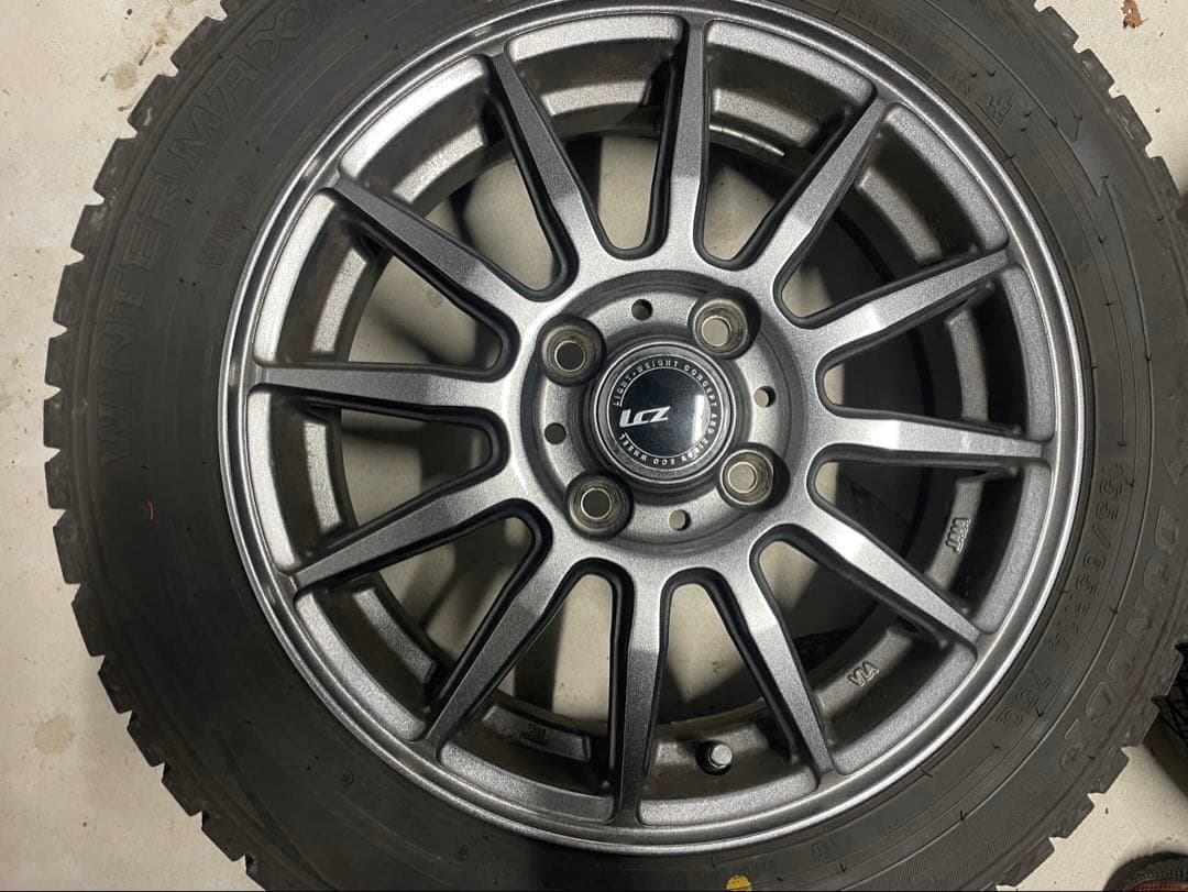 美品 軽自動車 スタッドレスタイヤ　ホイール付き155/65R14