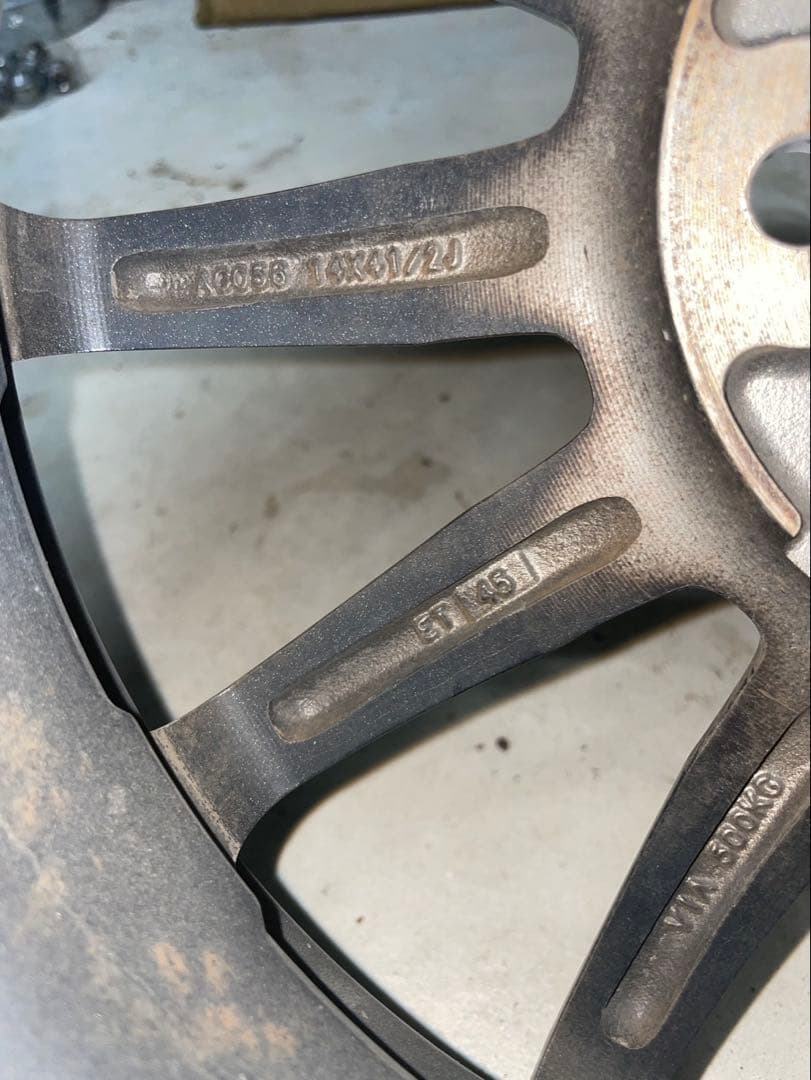 美品 軽自動車 スタッドレスタイヤ　ホイール付き155/65R14