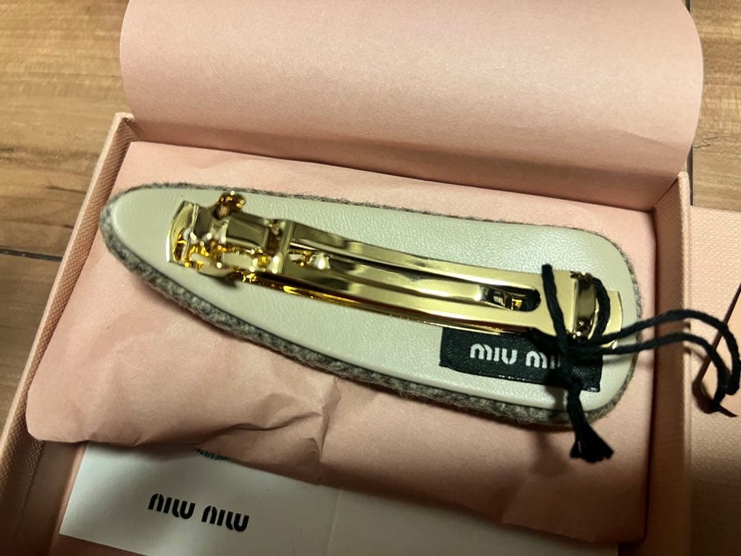 miumiu シェブロン ウール ヘアクリップ