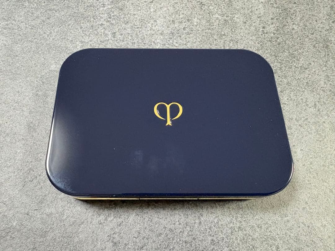 クレドポータンプードルエクラⅡ ファンデーションオークル00専用ケースパンソー付