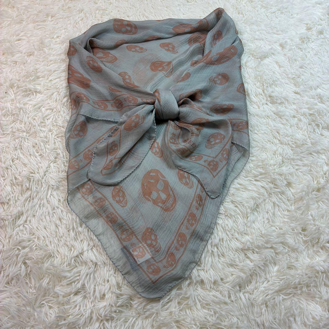 美品✨アレキサンダーマックイーン シルクスカル スカーフ イタリア製グレー