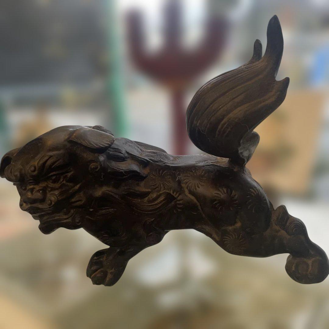 金属製獅子の彫刻置物