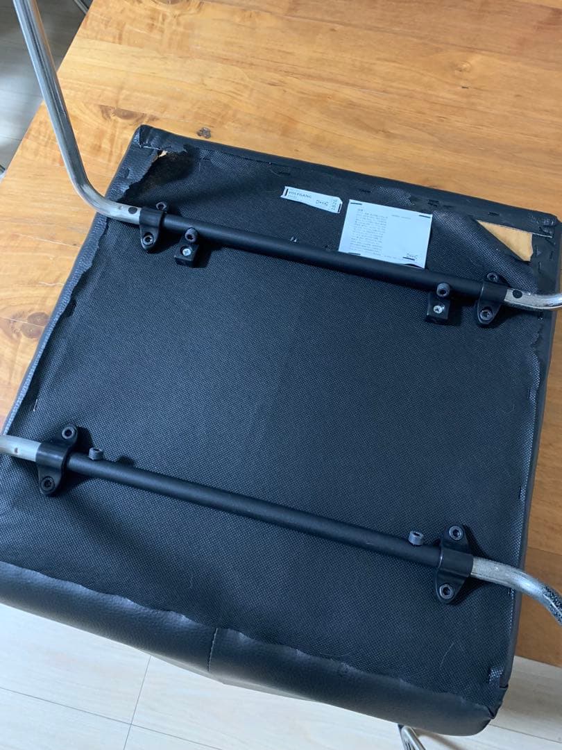 引き取り限定　IKEA木製ダイニングテーブルと黒い椅子4脚セット