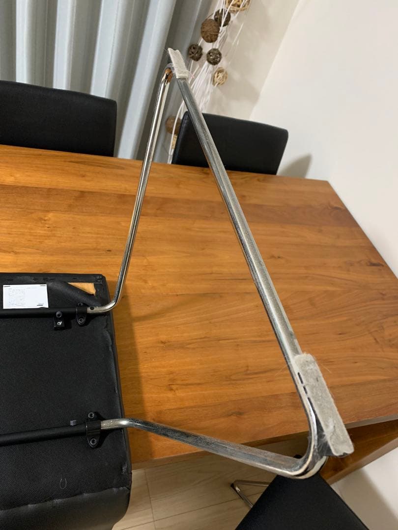 引き取り限定　IKEA木製ダイニングテーブルと黒い椅子4脚セット