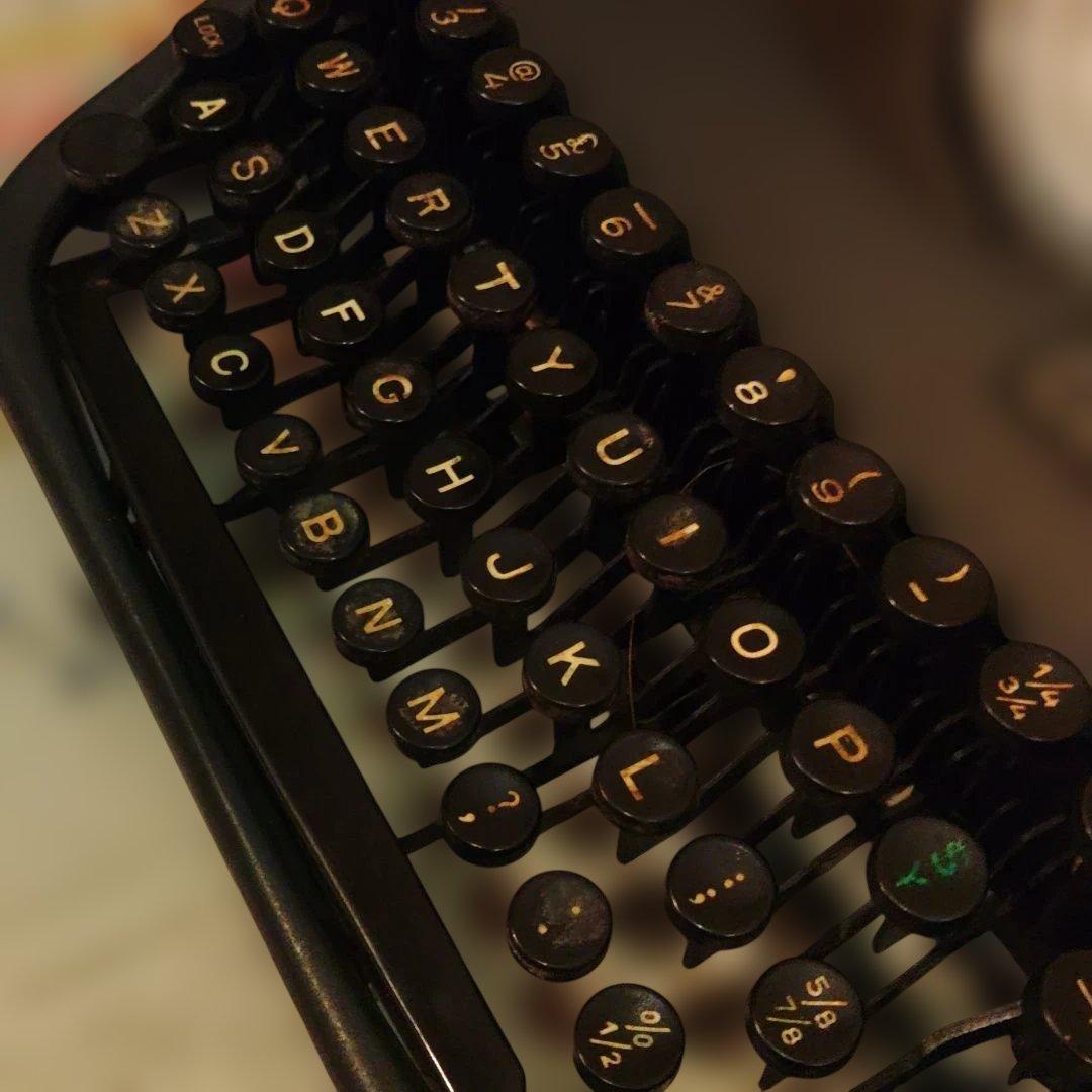 アンティーク　英国製タイプライター　レトロ機器