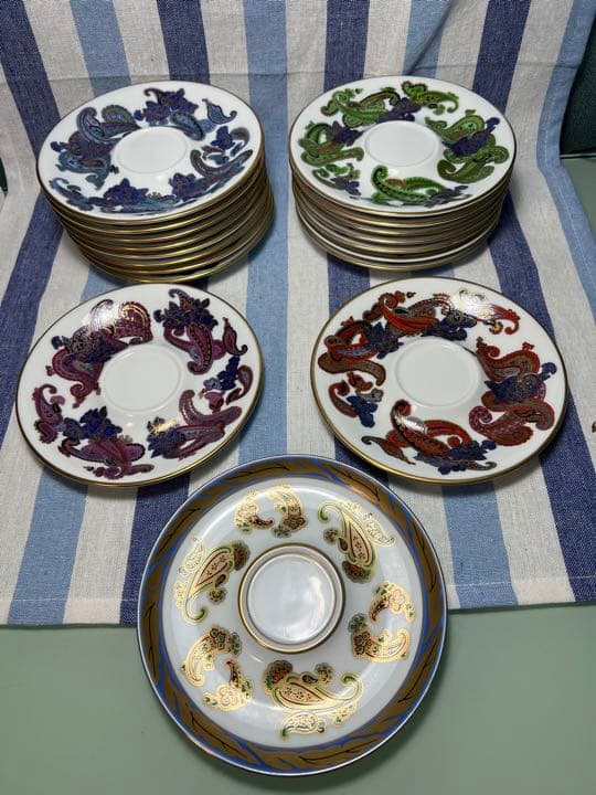 738 有田焼　其泉　染錦ペイズリー　金　赤　紫　緑　青　ソーサー　18客未使用