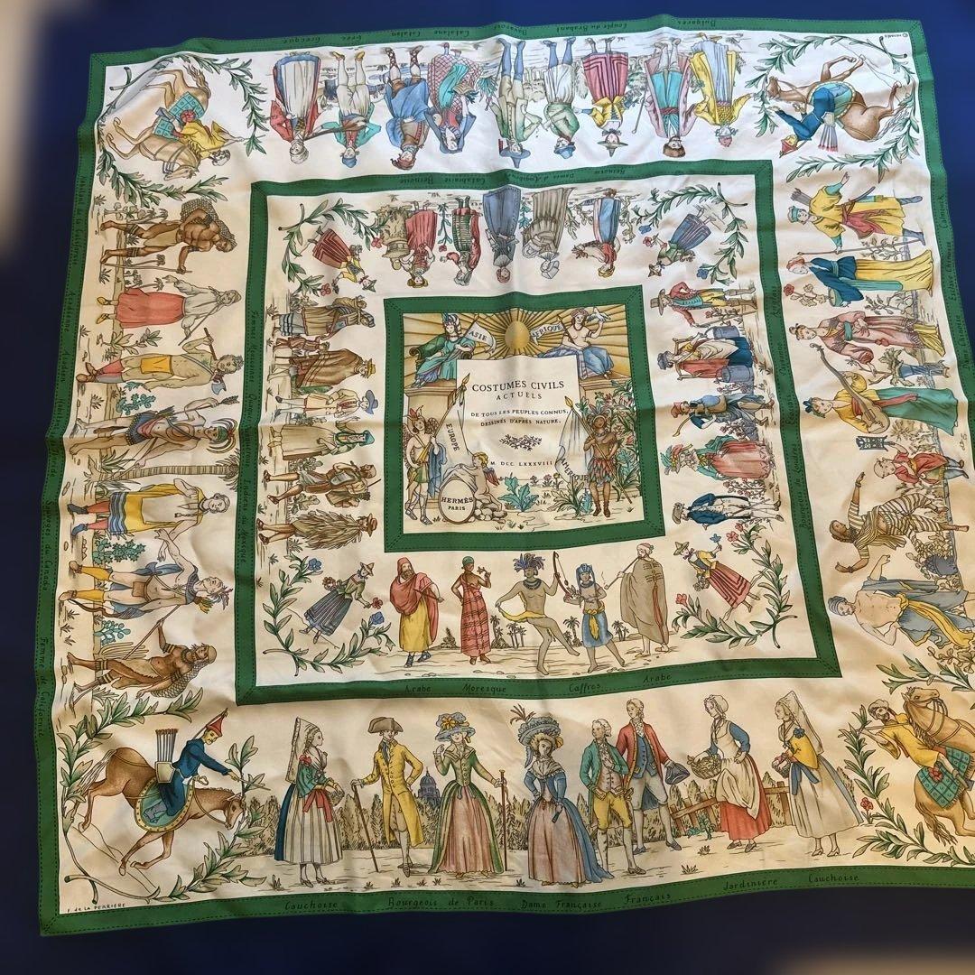 HERMES シルクスカーフ 現代市民の服装