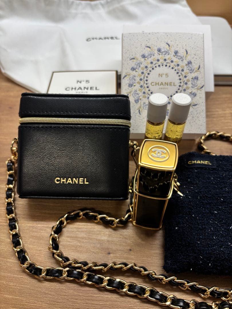 シャネルＮ°５限定オードゥパルファムパーススプレイコメット＆ミニショルダー付き！