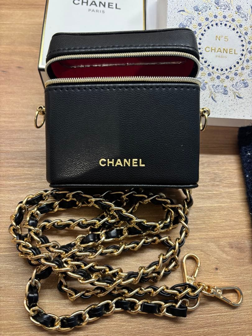 シャネルＮ°５限定オードゥパルファムパーススプレイコメット＆ミニショルダー付き！