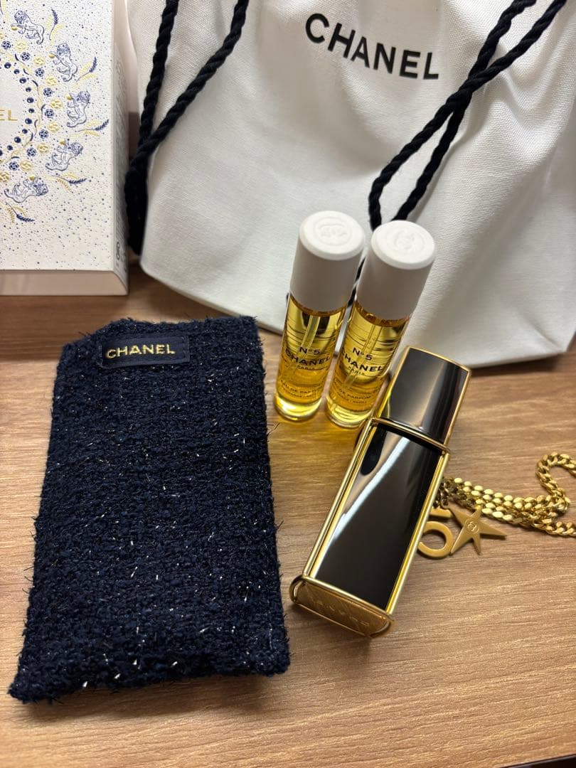 シャネルＮ°５限定オードゥパルファムパーススプレイコメット＆ミニショルダー付き！