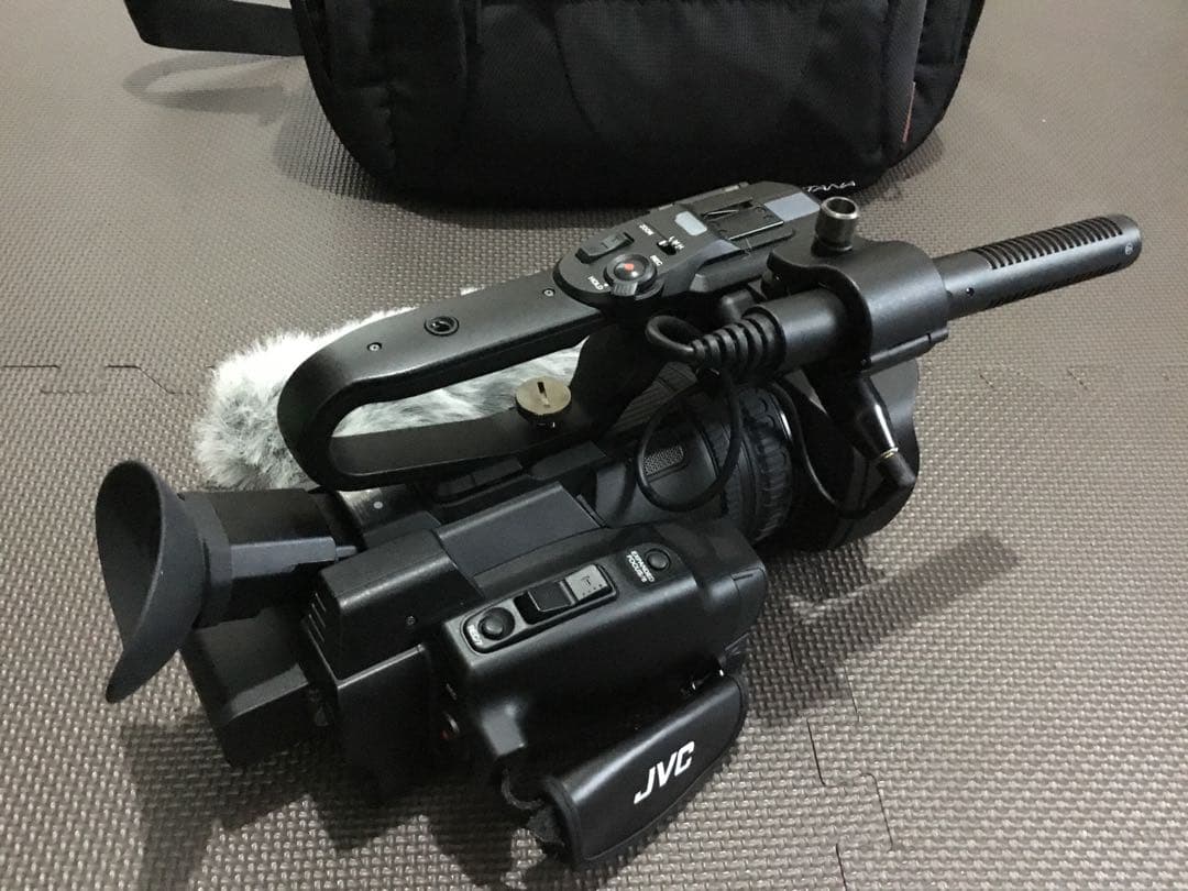 JVC GY-HM175 業務用ビデオカメラ本体、マイク、バック、メモリのセット