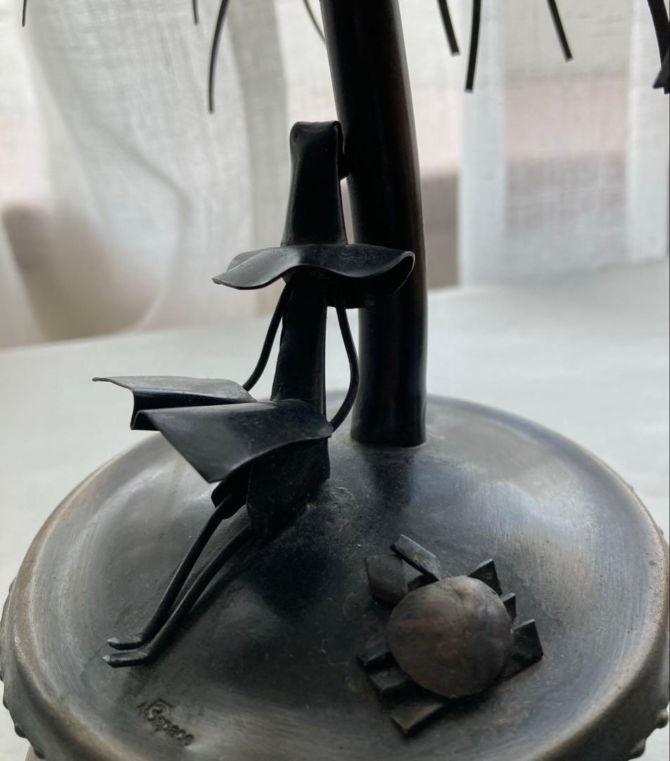 南の島で読書をする人　小樽オルゴール堂