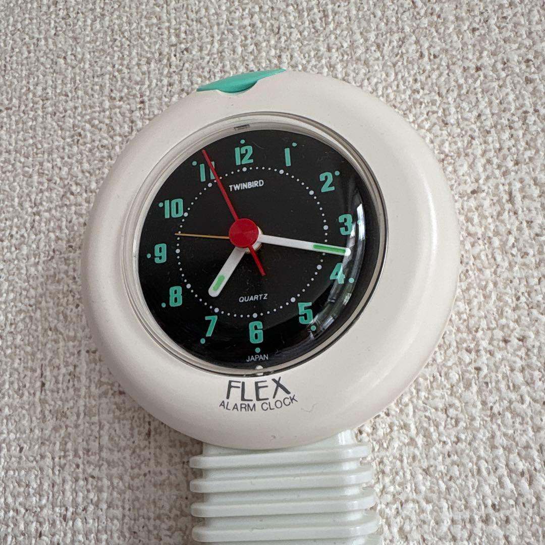 フレックス時計 ホワイト コンパクト　アラーム　スペースエイジ　90s 00s